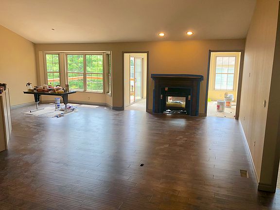 2nd image of 116 Meredith Ln