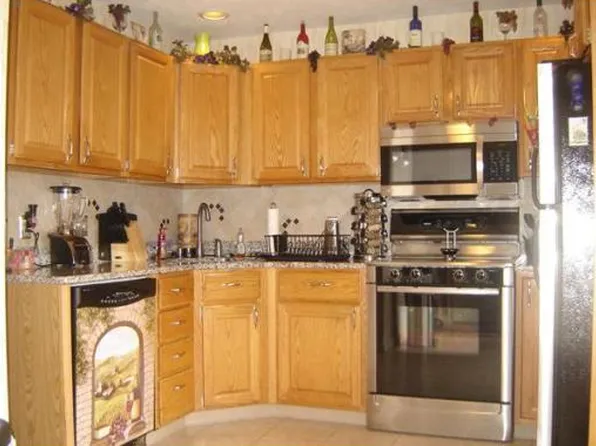141 Pine Grove Dr, South Hadley, MA 01075