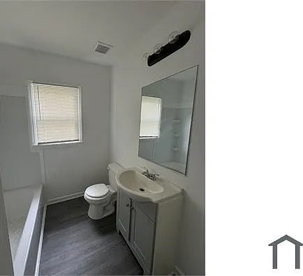 4 bed, $2,500 — Photo 2