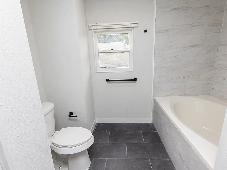 1025 W Walker St — Photo 25