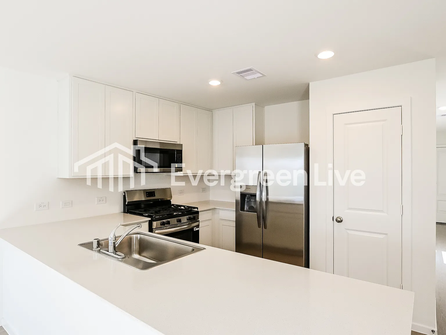 4 bed, 2.0 bath, 1607 sqft, $1,745 — Photo 3