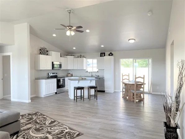 555 Scenic Loop, Culver, OR 97734