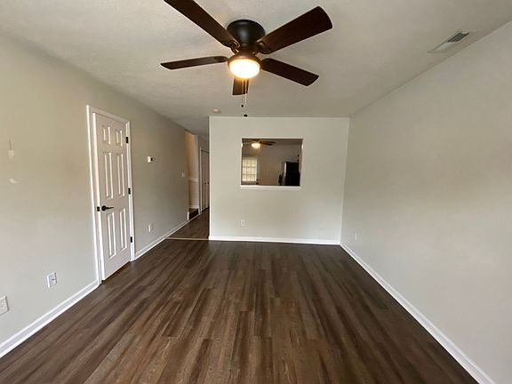 3rd image of 326 Bracken Pl