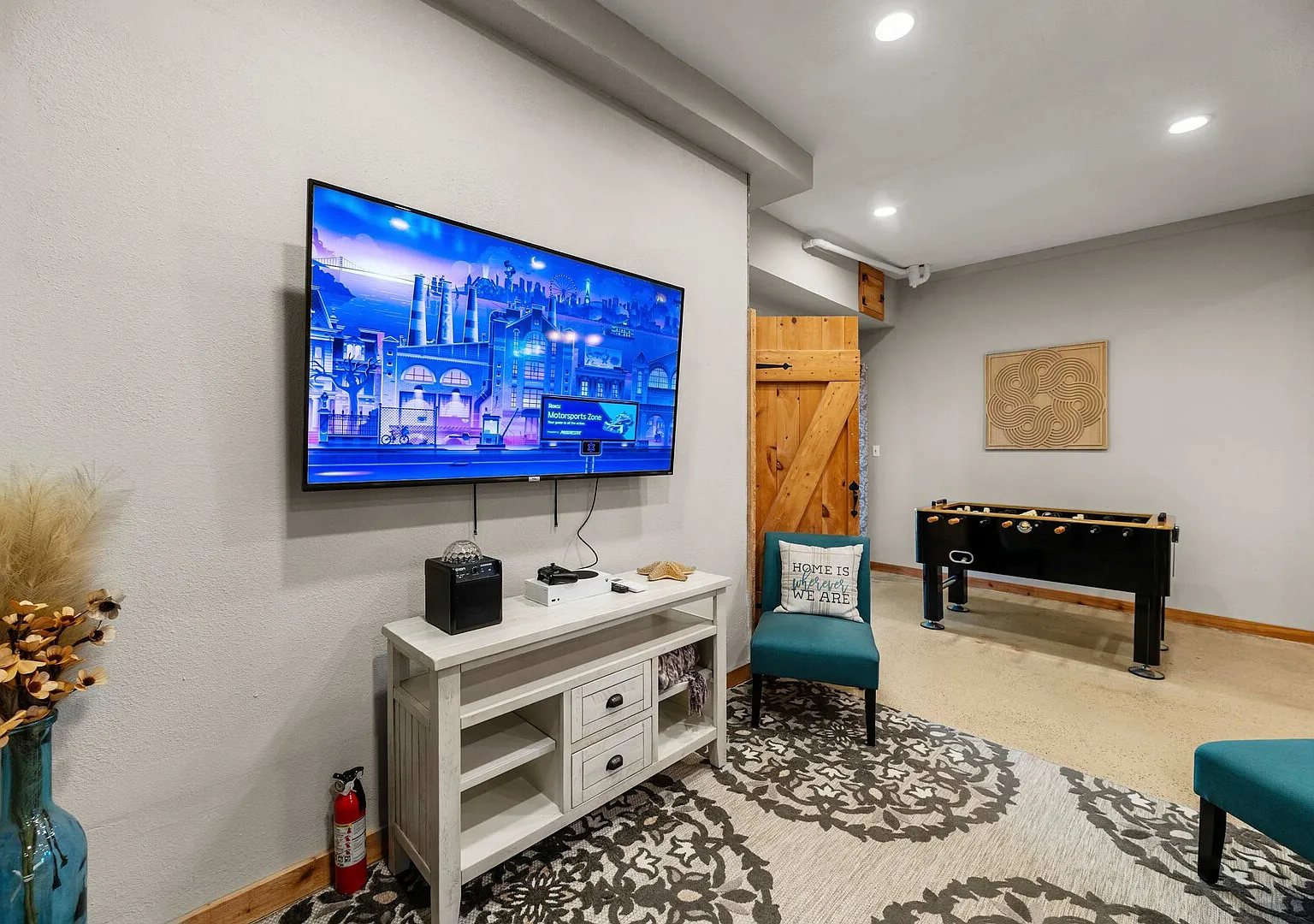 Sunset Chalet Lakefront Hot Tub Game Room — Photo 2
