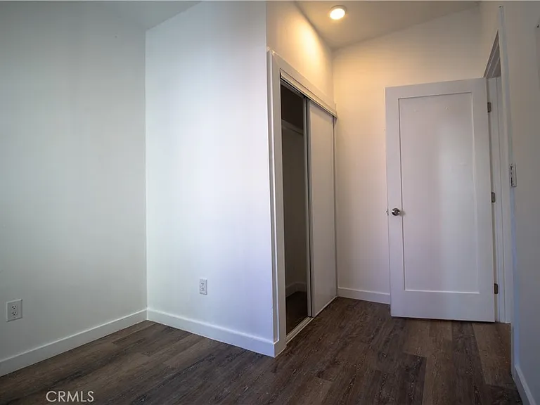 1411 S Burlington Ave #4 — Photo 5