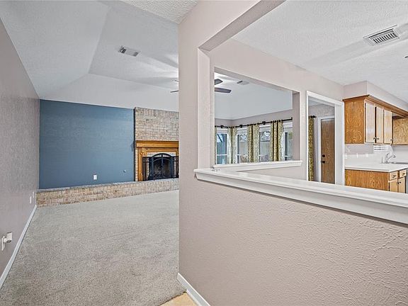 5th image of 701 Yorkshire Court