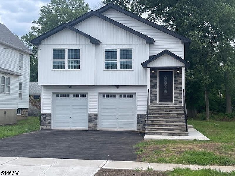 1st image of 217 W 2Nd Ave