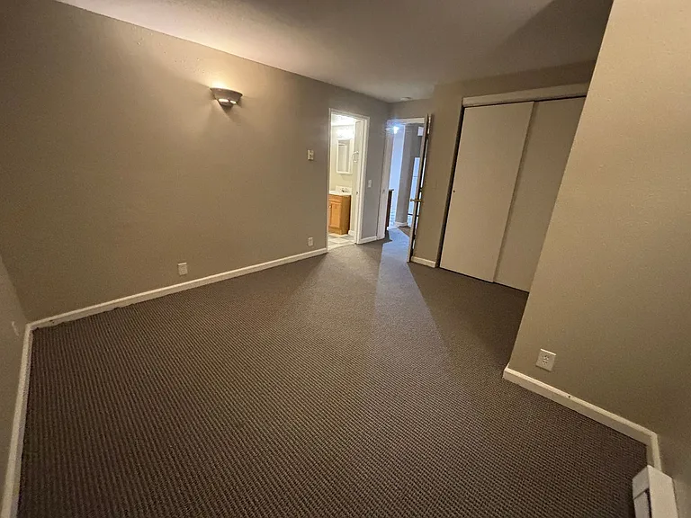 Roycroft Apartments — Photo 12