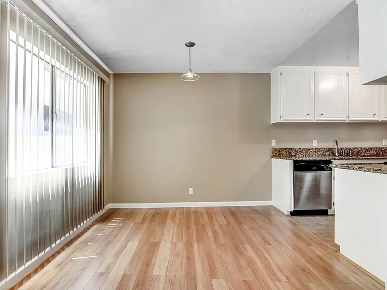 1234 Wellesley Ave in West LA - steps to Wilshire Blvd! — Photo 7