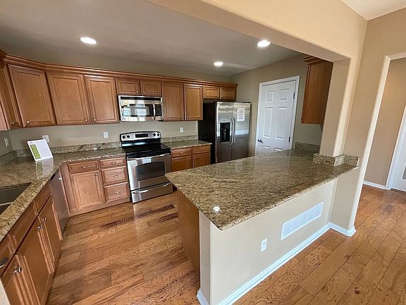 Gourmet kitchen with stainless steel appliances and granite countertops!