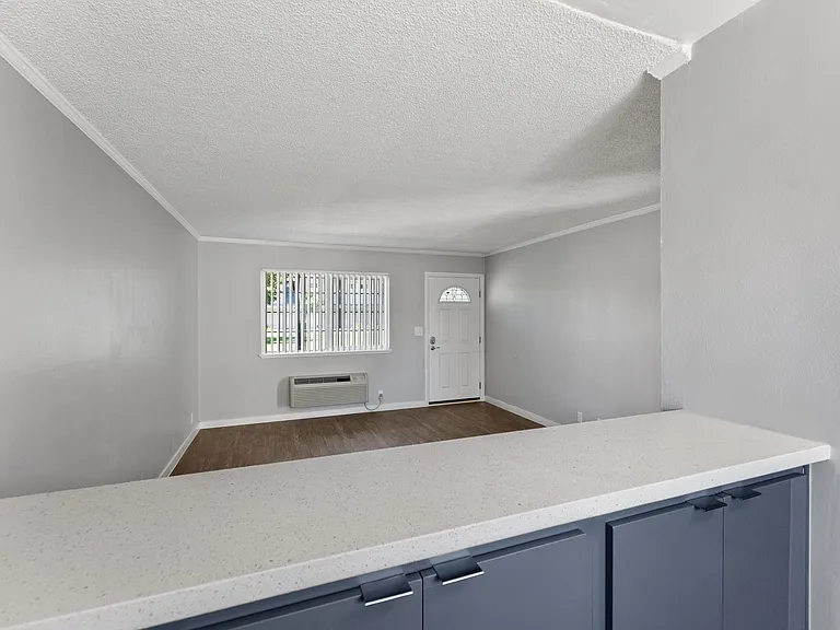 Villa Del Sol Apartments — Photo 13