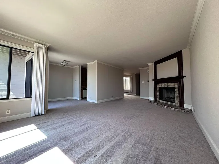 500 Poplar Avenue (903r) — Photo 5