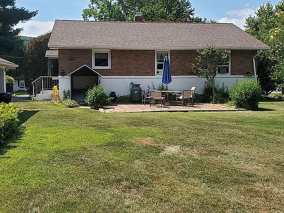 2nd image of 4 Circle Dr