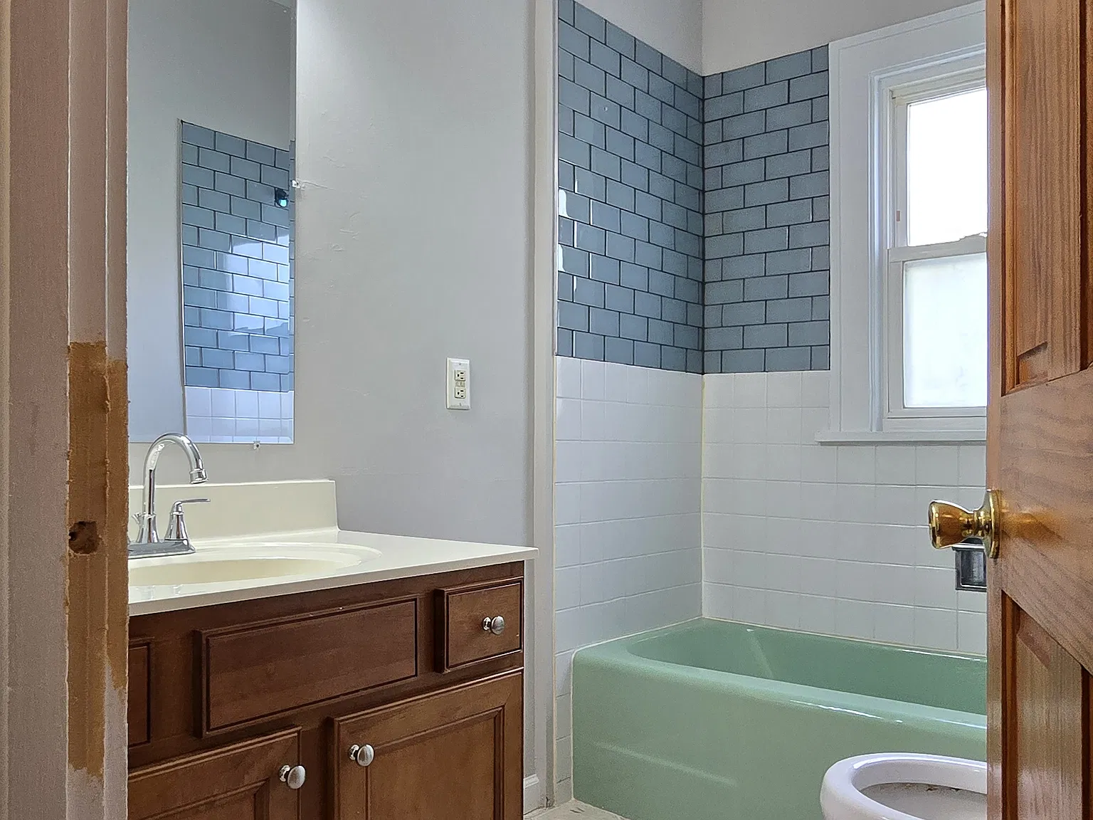3 bed, 2000 sqft, $1,899 — Photo 3