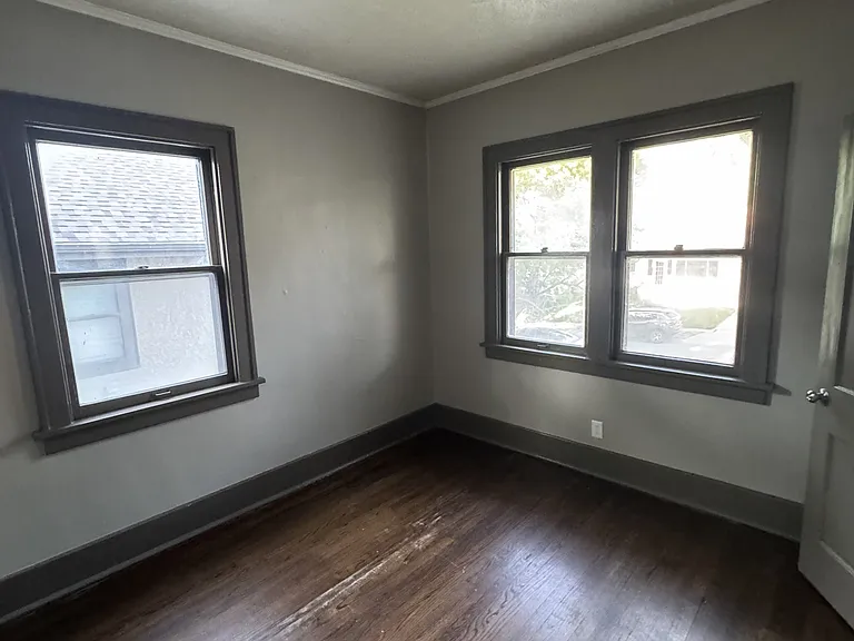 2548 N 48th Ave — Photo 7