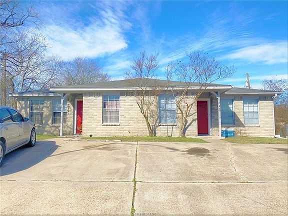 3rd image of 313 Columbia Ct