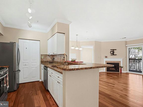 5th image of 2204 Westcourt Ln Suite 303