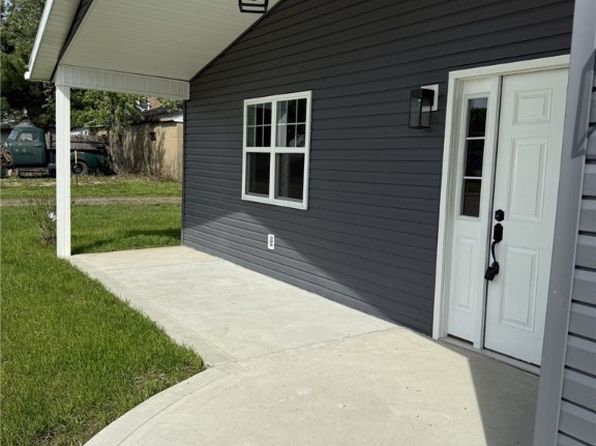 315 S Wallace St, Uhrichsville, OH 44683