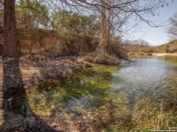 195 Canyon Rd, Vanderpool, TX 78885