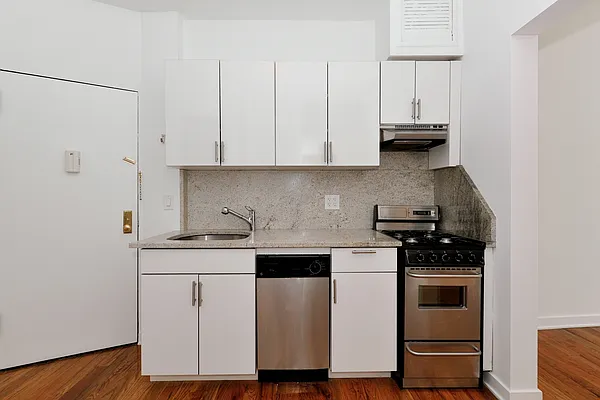 Rented by Aether Property Group | media 25