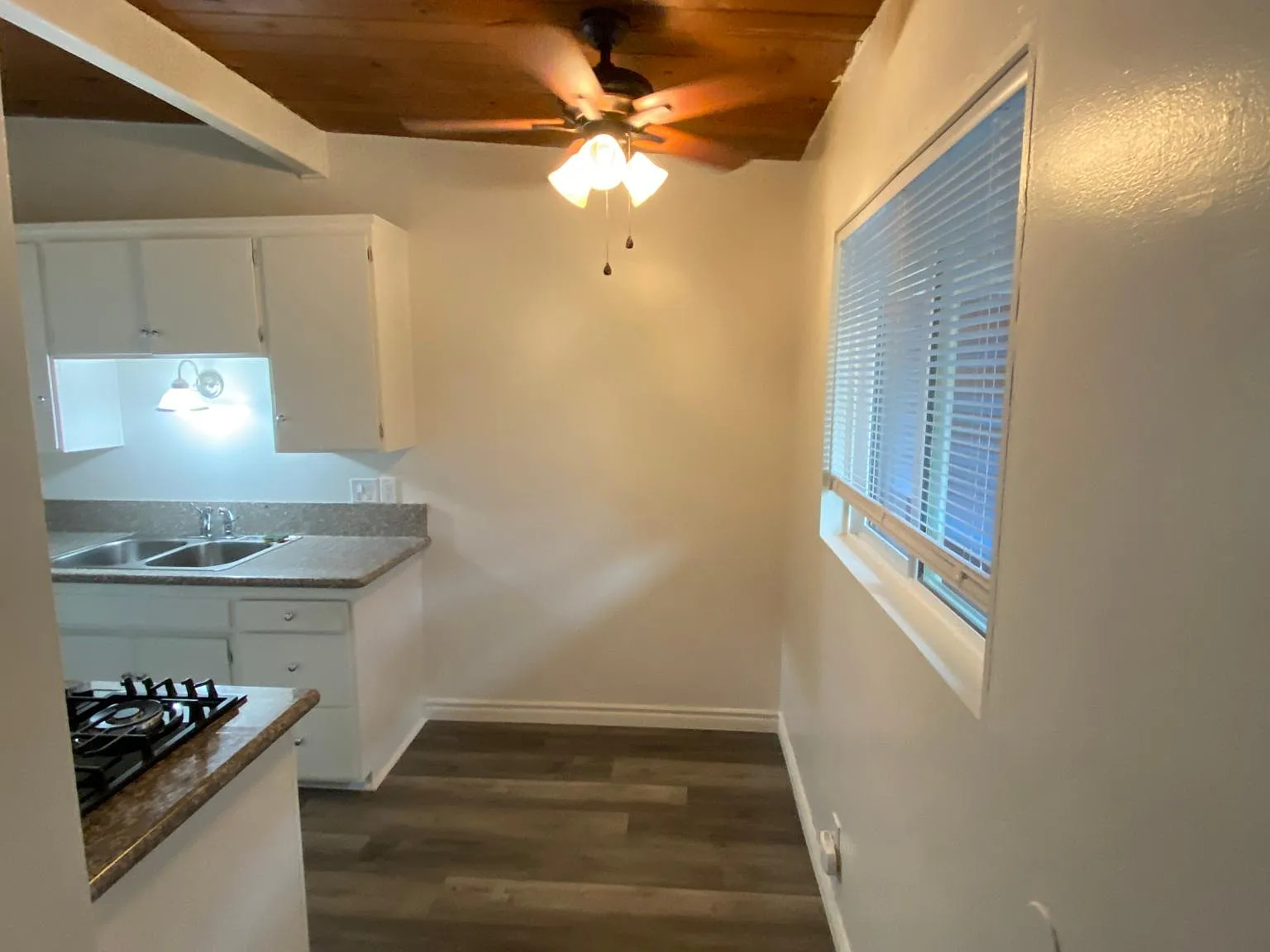 301 N Signal St — Photo 4
