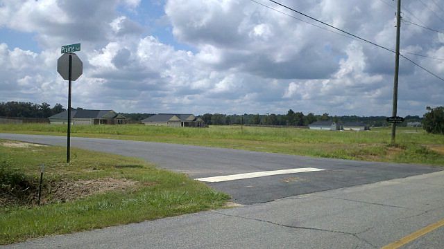 2nd image of 4065 Pheasant Hill Dr