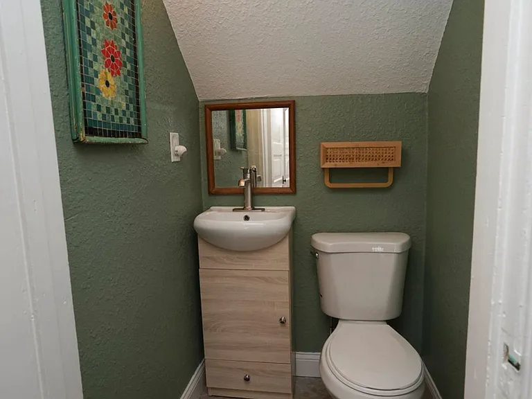 1005 C St — Photo 14
