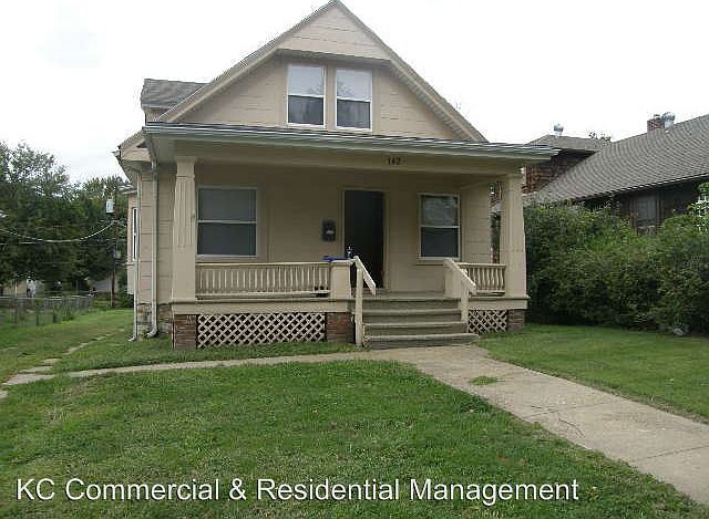 1st image of 142 N Oakley Ave