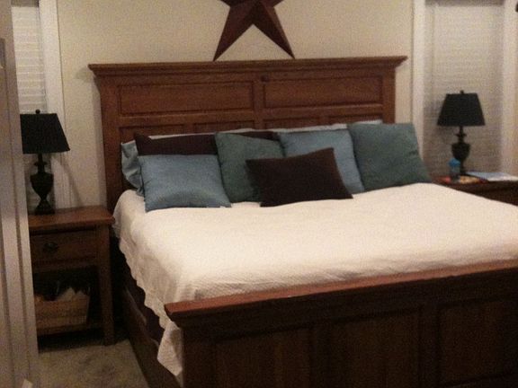 Master suite w/sitting area