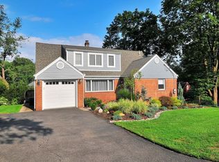 1 Schultz Ct, Tenafly, NJ 07670