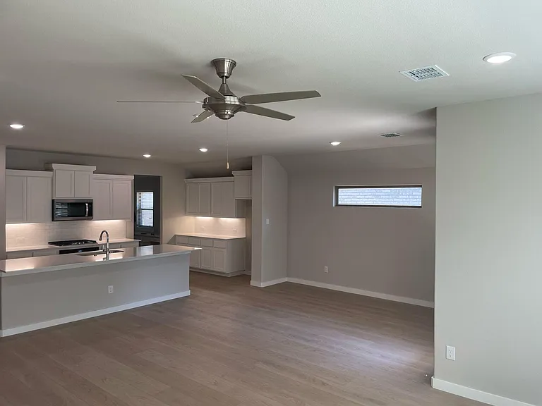 1404 Mahogany Dr — Photo 6