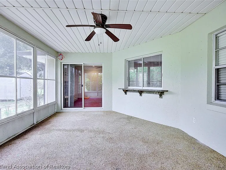 1602 Carrington Ave — Photo 27