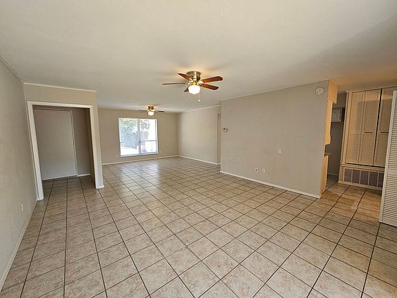 3rd image of 2906 Candlewick Ln