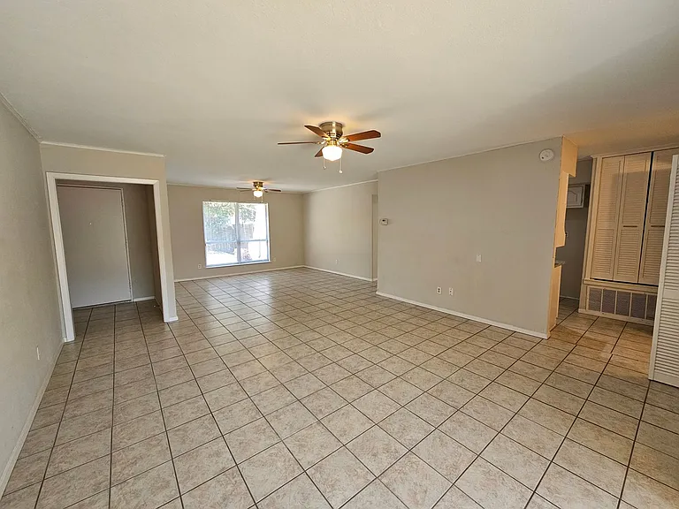 2906 Candlewick Ln — Photo 3