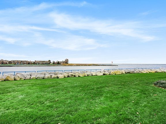 3rd image of 215 S Lakeshore Dr Unit 10