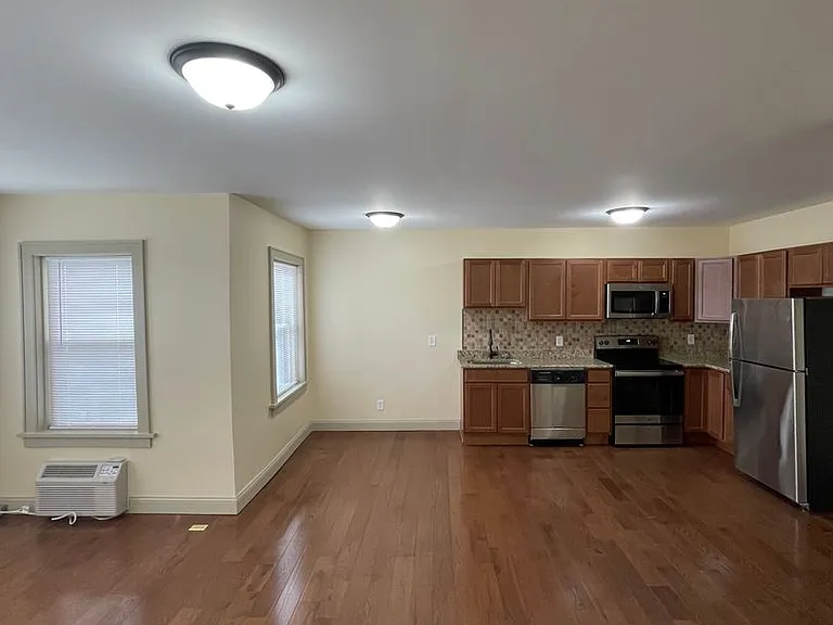 1404 E State St Apartments — Photo 3