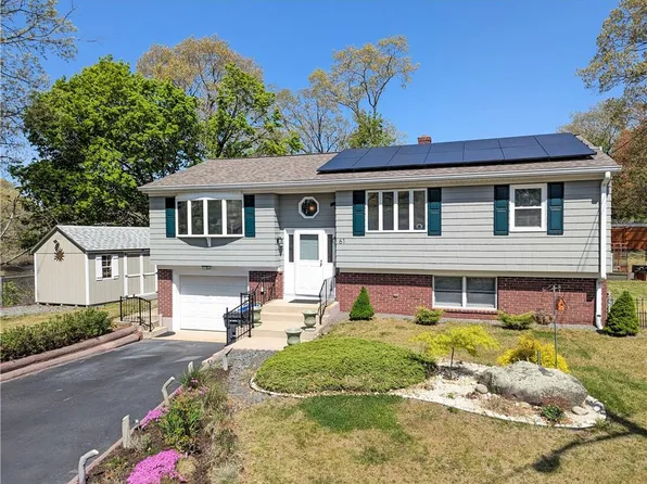 61 Peach Orchard Dr, Riverside, RI 02915