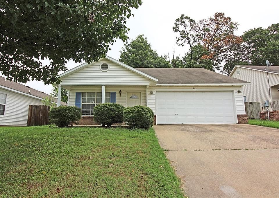 1st image of 903 SW Tunbridge Dr