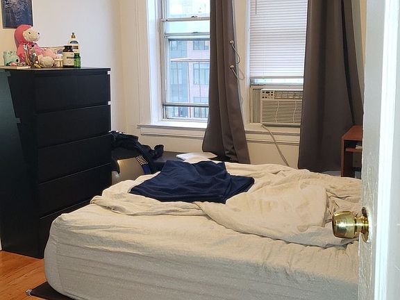 4th image of 2850 37th St APT 4D