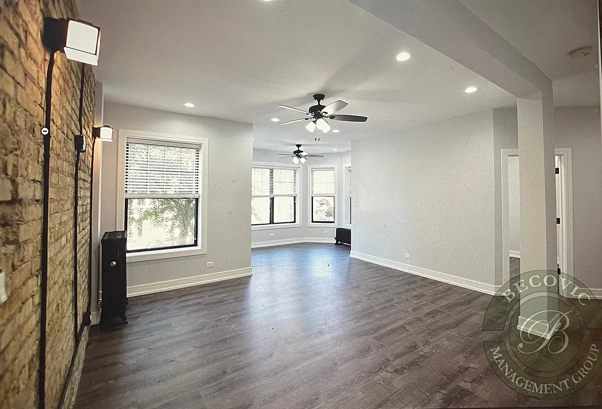 Building Photo - 6103 N Winthrop Ave #2