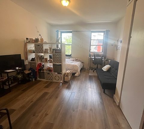 5th image of 338 W 47th St APT 5B