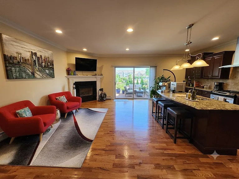 237 E Central Blvd #B — Photo 4
