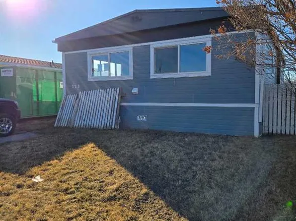 223 Polar Ave NE, High River, AB T1V 1J5