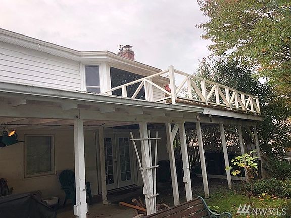 2nd image of 2130 Willow Ln W
