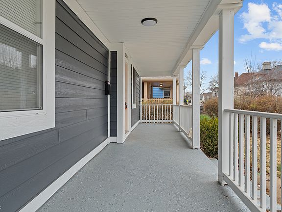 3rd image of 2224 N Kenwood Ave