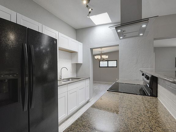 4th image of 525 W Calle Antonia