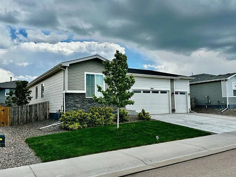 3983 Castle Vista Dr — Photo 3