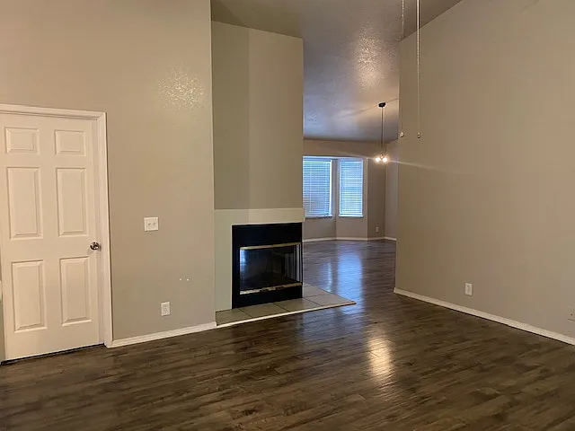 1253 Hawthorn St — Photo 4