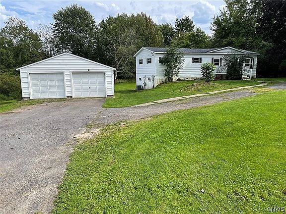 3rd image of 25 Harbor Brook Dr