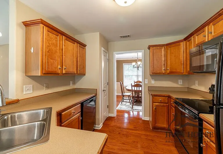 285 Finch Way — Photo 11